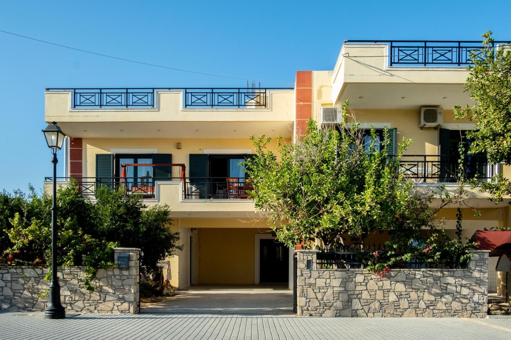Spacious House In A Quiet Neighbourhood 依拉佩特拉 外观 照片